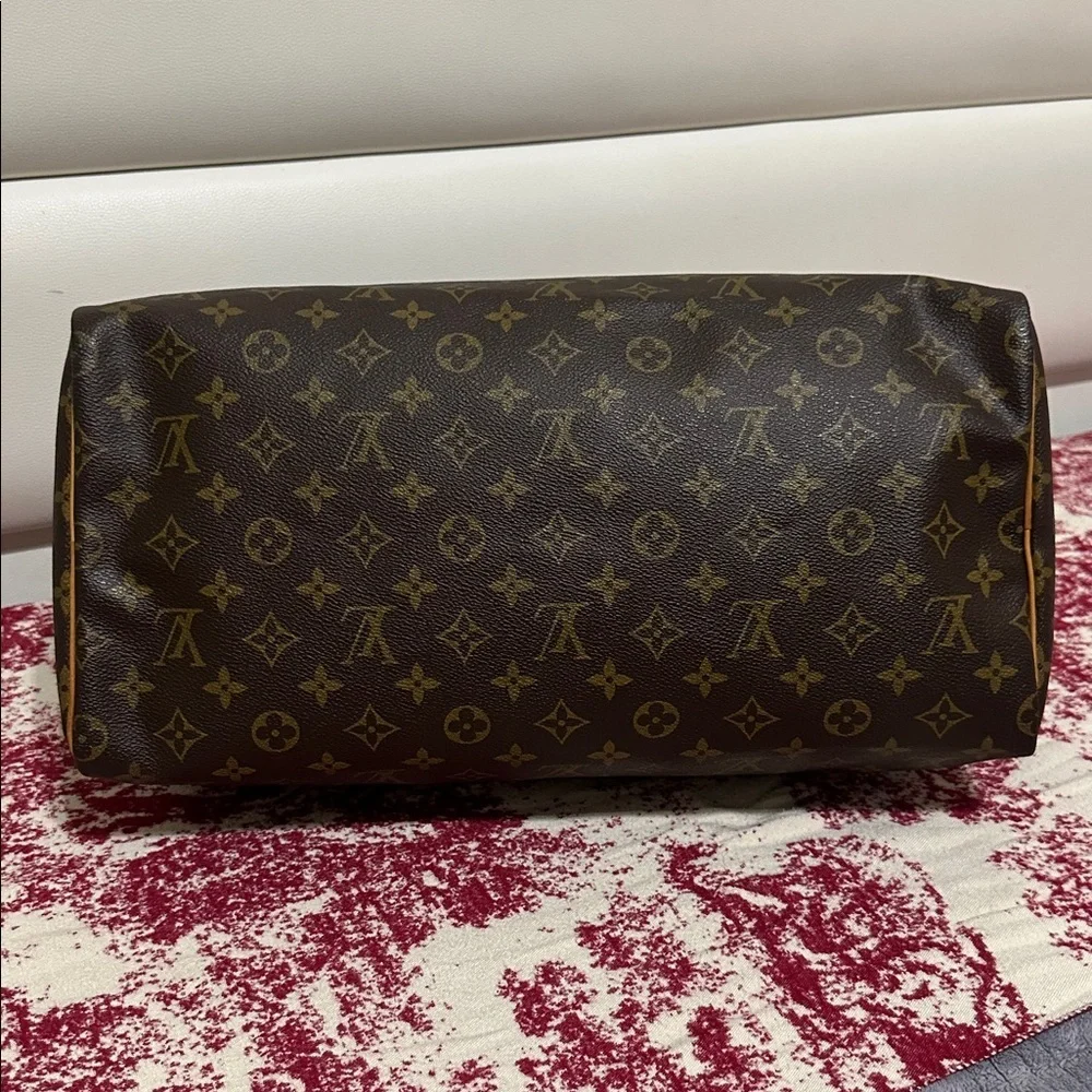 Louis Vuitton Monogram Speedy 40